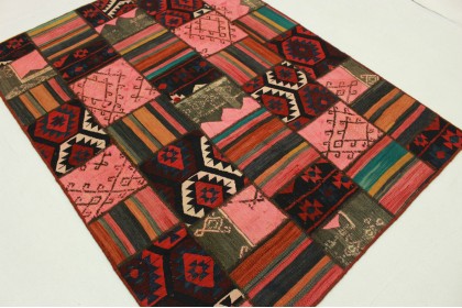 Kelim Patchwork Teppich Rot Rosa in 200x150cm (2 / 4) Kelim Patchwork Teppich Rot Rosa in 200x150cm (2 / 4)