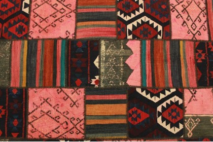 Kelim Patchwork Teppich Rot Rosa in 200x150cm (3 / 4) Kelim Patchwork Teppich Rot Rosa in 200x150cm (3 / 4)
