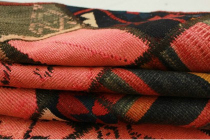 Kelim Patchwork Teppich Rot Rosa in 200x150cm (4 / 4) Kelim Patchwork Teppich Rot Rosa in 200x150cm (4 / 4)