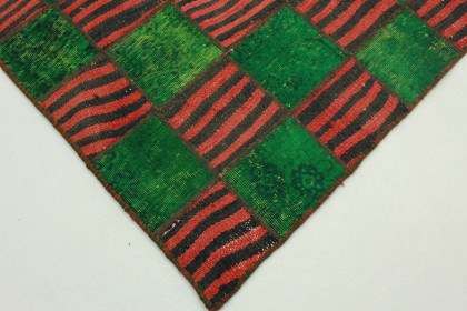 Patchwork Rug Green Red in 240x160cm (3 / 5)