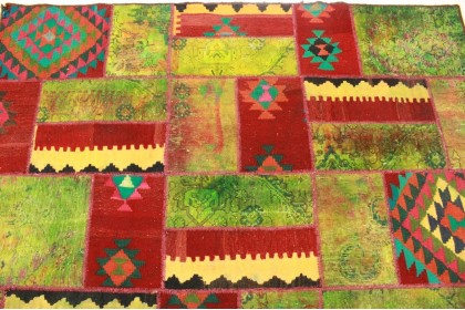 Patchwork Rug Green Red in 300x200cm (5 / 5)