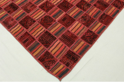 Patchwork Rug Red in 240x160cm (3 / 4)