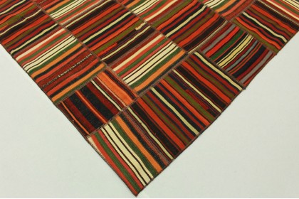 Kelim Patchwork Teppich Rot in 230x170cm (2 / 5) Kelim Patchwork Teppich Rot in 230x170cm (2 / 5)