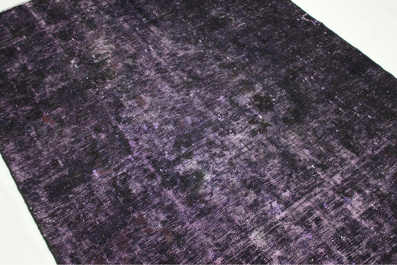 Vintage Teppich Lila Schwarz in 190x130cm (2 / 5) Vintage Teppich Lila Schwarz in 190x130cm (2 / 5)