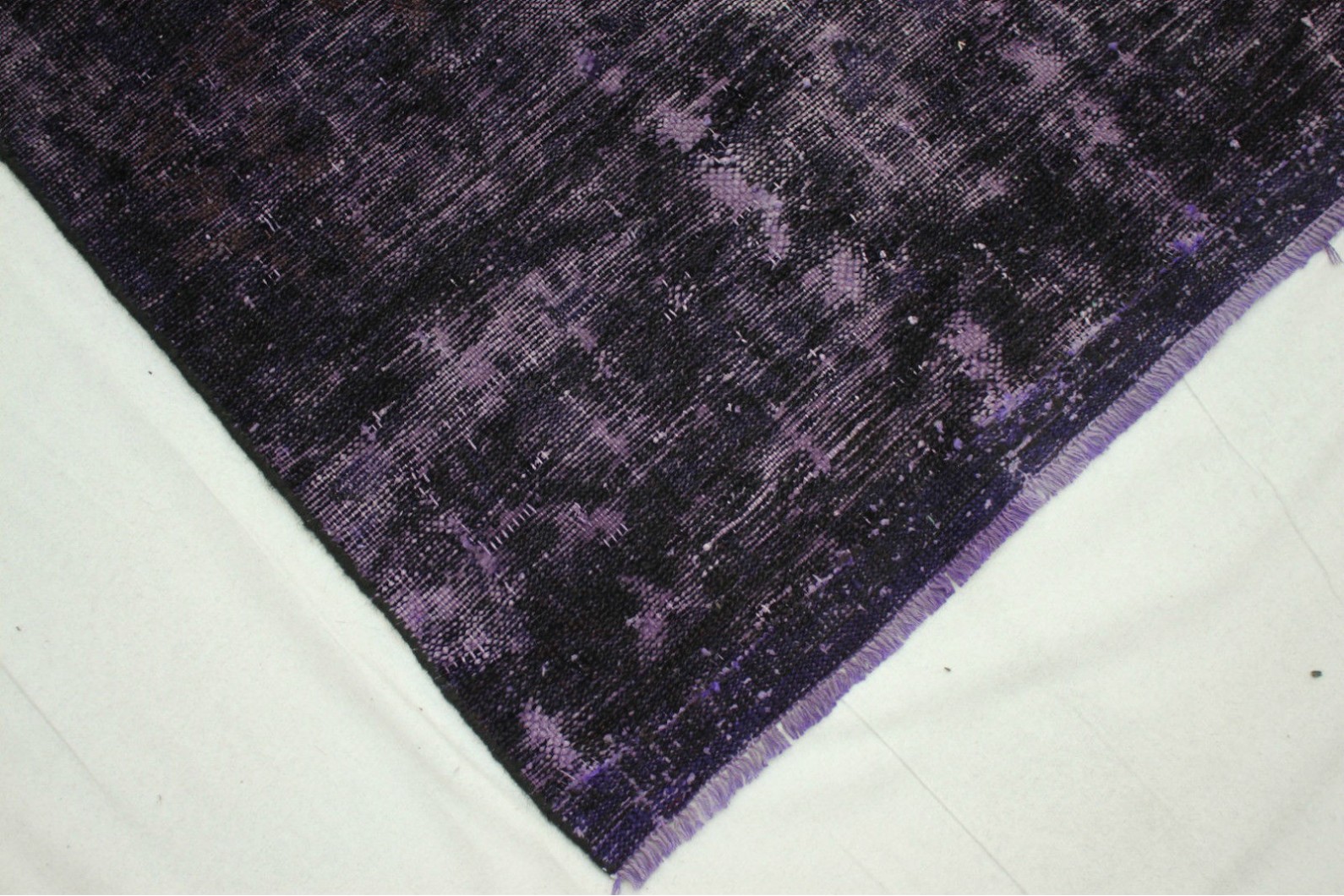 Vintage Teppich Lila Schwarz in 190x130cm (3 / 5) Vintage Teppich Lila Schwarz in 190x130cm (3 / 5)