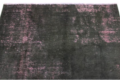 Vintage Rug Black Rose in 190x150cm (4 / 5) Vintage Rug Black Rose in 190x150cm (4 / 5)