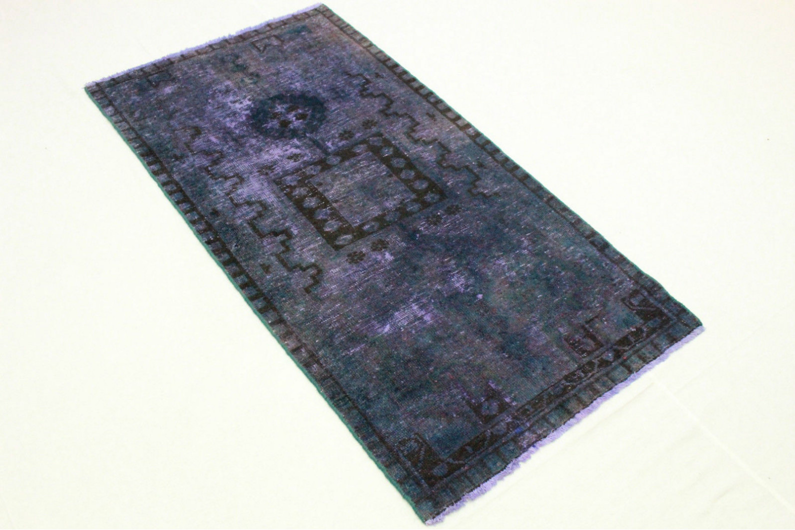 Vintage Teppich Lila in 200x100cm (2 / 4) Vintage Teppich Lila in 200x100cm (2 / 4)