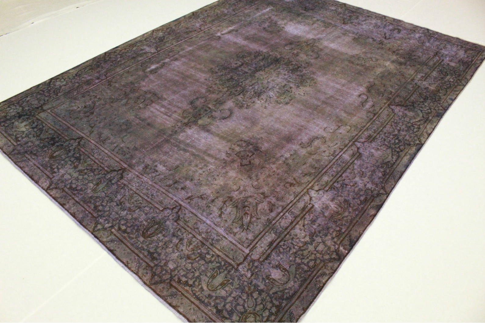 Vintage Rug Purple in 380x280cm (3 / 4) Vintage Rug Purple in 380x280cm (3 / 4)