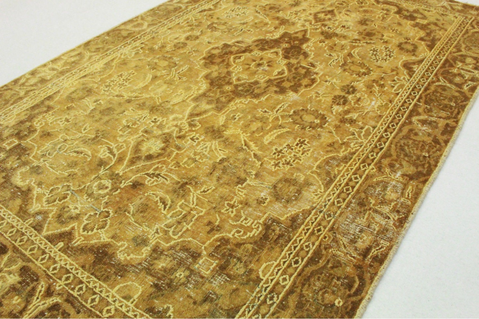 Vintage Teppich Braun Sand in 190x120cm (4 / 5) Vintage Teppich Braun Sand in 190x120cm (4 / 5)