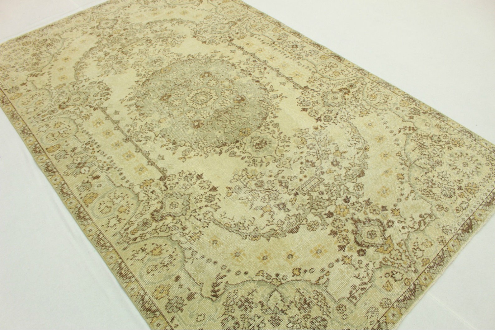 Vintage Teppich Beige in 280x170cm (2 / 7) Vintage Teppich Beige in 280x170cm (2 / 7)