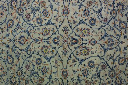 Klassischer Teppich Kashan in 380x260 (6 / 9)