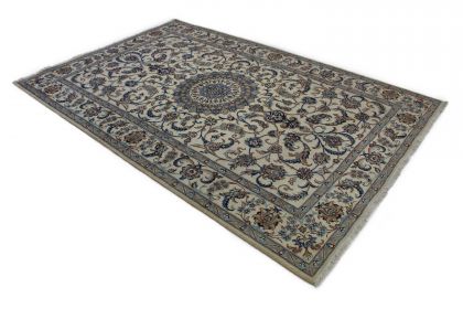 Klassischer Teppich Nain in 300x200 (2 / 7)