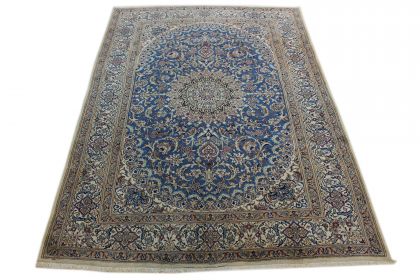 Traditional Rug Nain in 350x250