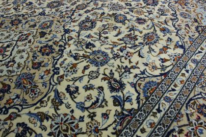 Klassischer Teppich Kashan in 380x240 (7 / 8)