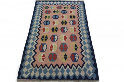 Traditional Vintage Rug Kilim in 200x120 (1 / 4)