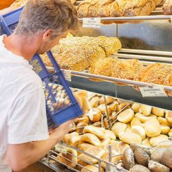 KLEINE KONDI – Schlange stehen für die besten Brötchen